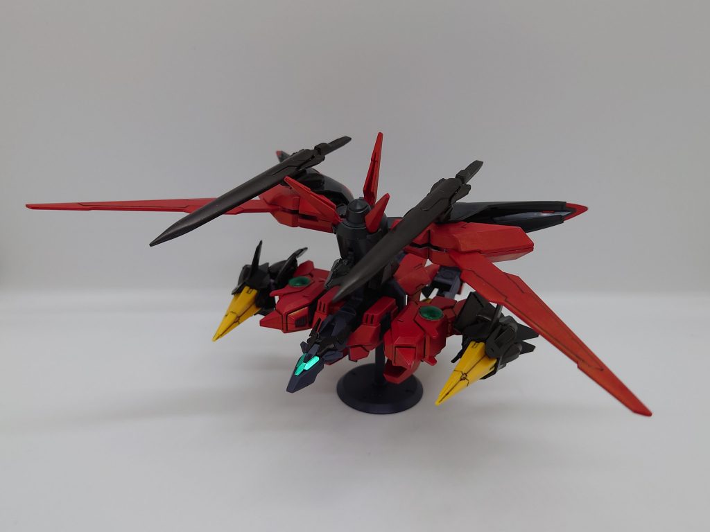 ●レイザーアーマー(Raiser Armor)合体することでレイズガンダムになる強化パーツを輸送するサポートメカです。