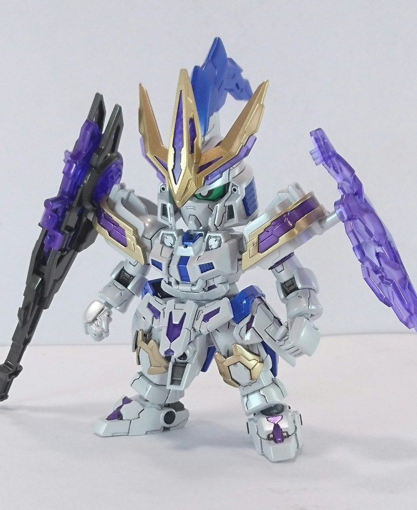 マスクを外すとガンダム顔。