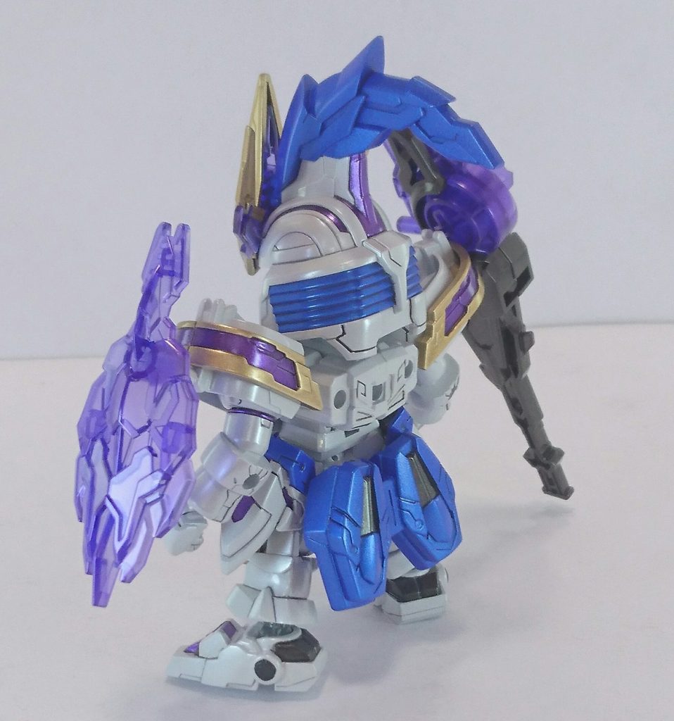 後ろ姿。塗装はパールを多用して光沢仕上げ。トールギスは曲面の多いデザインなのでパールが映えますね。