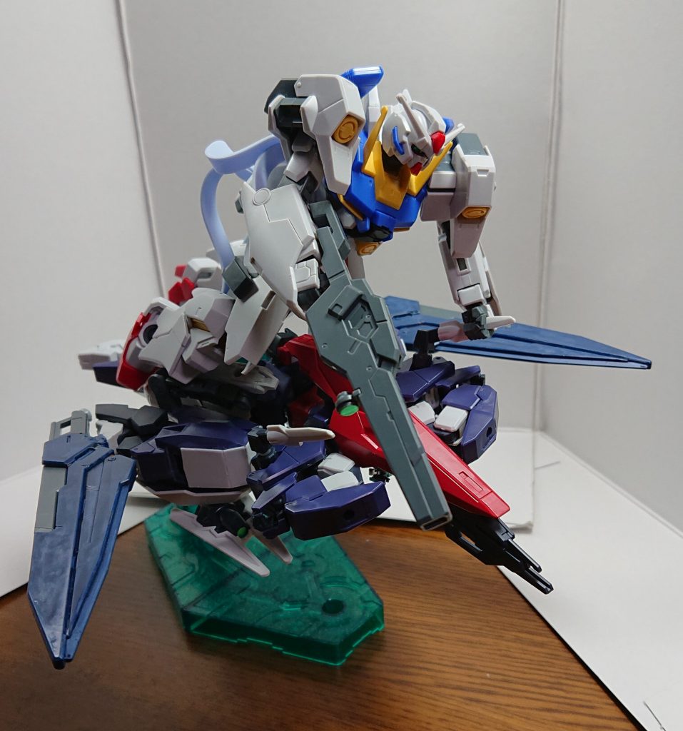 サブフライトシステムとしても使用可能。機種が隠れていなければサムネに使用するつもりだったけど、これ以降バランスが安定しなかったためサムネには使用しませんでした。変形方法は足を外側に向け、腕を折りたたみ機首とサイドユニットを動かすだけです。(完全変形)