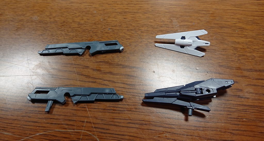 武装は左がライフルファンネル×2遠隔操作可能なうえ手持ちにすることでライフルとソードへ変更可能。シールド バルカンとセンサーの機能がなくなり防御に特化している。 ビームシューターB3 高出力のビームを広範囲に打つことができる。ノズルを追加することでビームシューターU7へ変更可能。