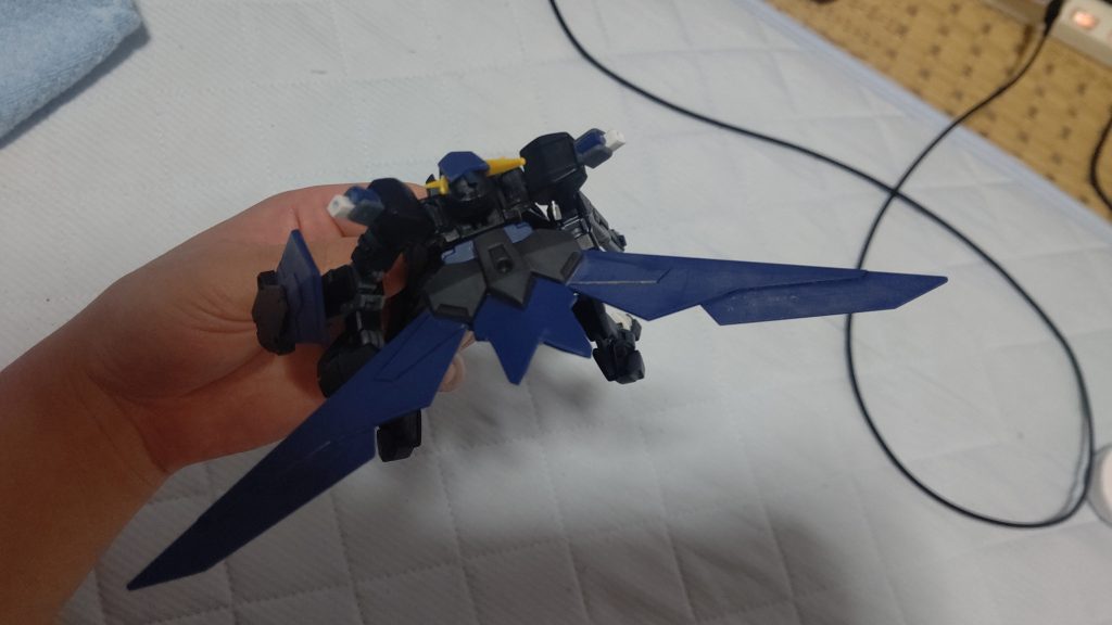 バックパックはインジャスティスウェポンを加工したものです。カットした部分をシールドへ流用無駄がないね(ﾔｹｸｿ