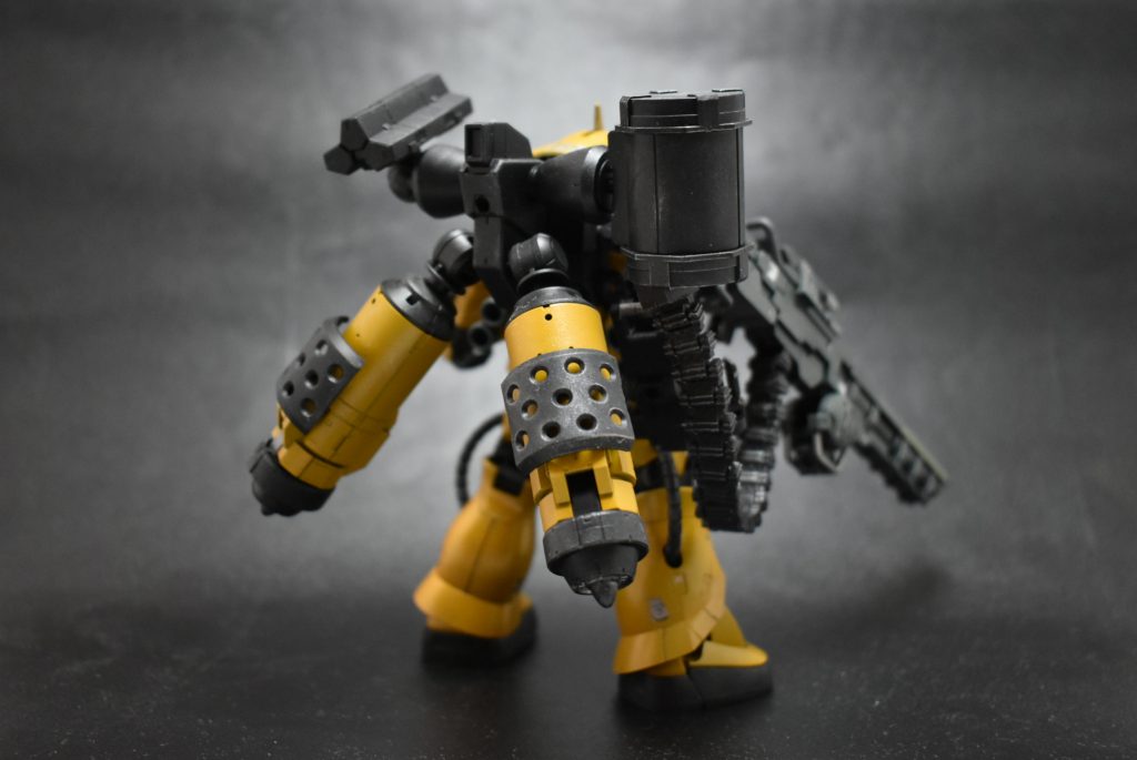 背面はギラドーガなどのタンクをイメージして装甲つけてみました