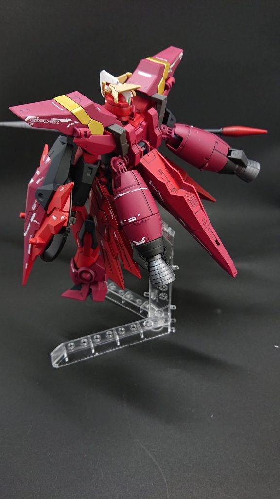 バックショット。背面は飾った時に見えないし節約のためにもほとんどデカール貼ってません。