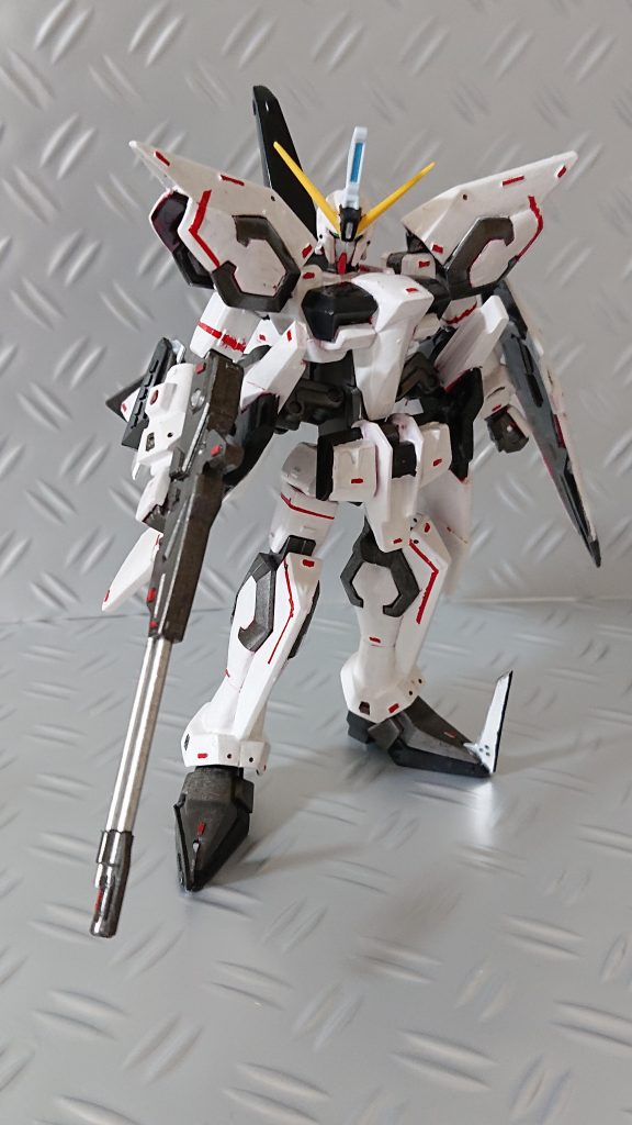 背景は100均のシート。それを支えるのは