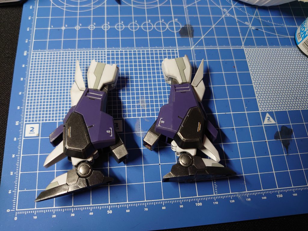 太ももや足の甲を一部スジボリして色分けしてみました。スジボリムズカシイデス。。。