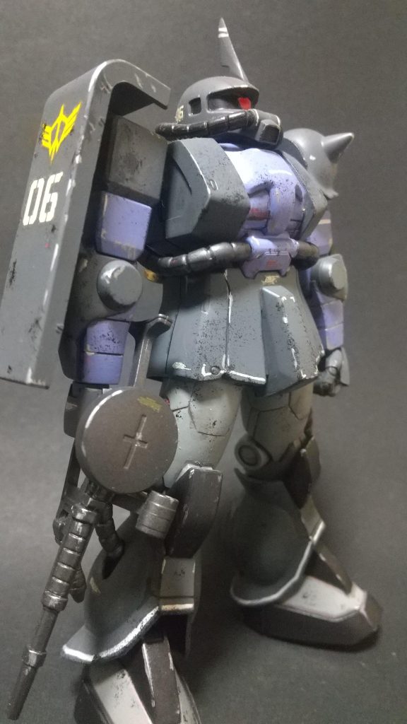 本来の有効なスポンジチッピングは地上戦機の気がしますが、これは空間戦のはずなのでデブリの中くるくる回りながら付いたキズでしょうか