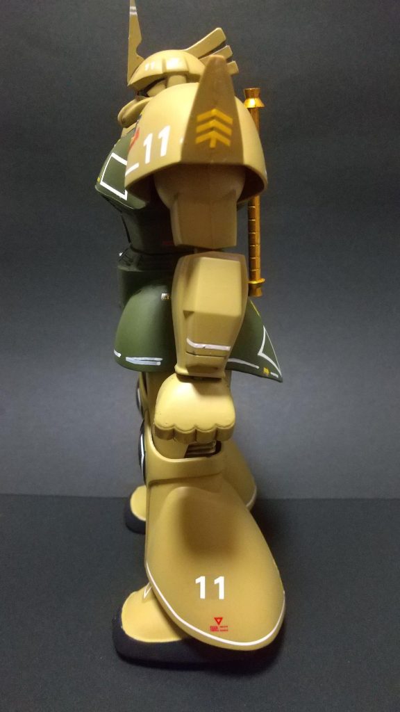 デカールは苦行でしたが僕の中ではまぁまぁ上手く貼れたかな?途中で切れたり、ここに欲しいなぁって所はガンダムマーカーで一発塗り