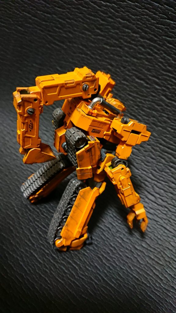 メイン塗装は缶スプレーで部分的にシタデルカラーを使用。