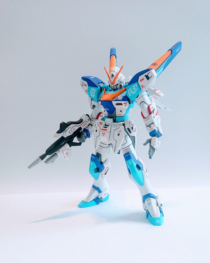 まず本体。ブルーとライトブルーの組合せはいろんなモデラーさんの作例を参考にして塗ってみました。