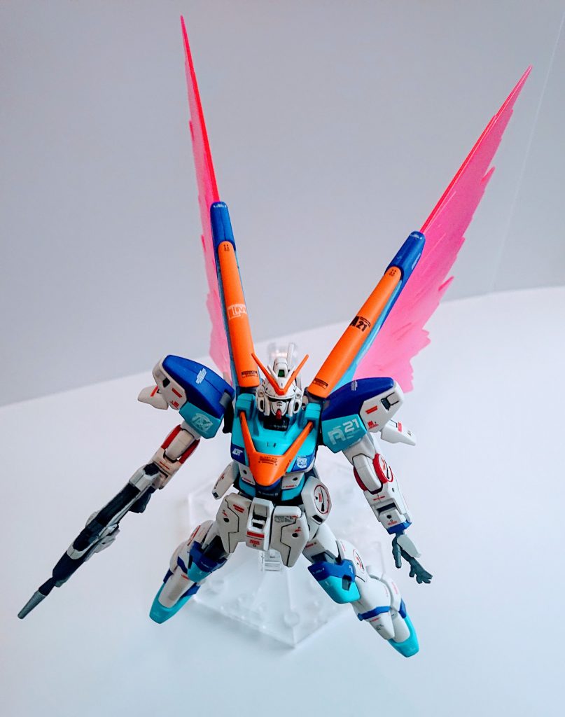 正面から突っ込んで来る風なカット。