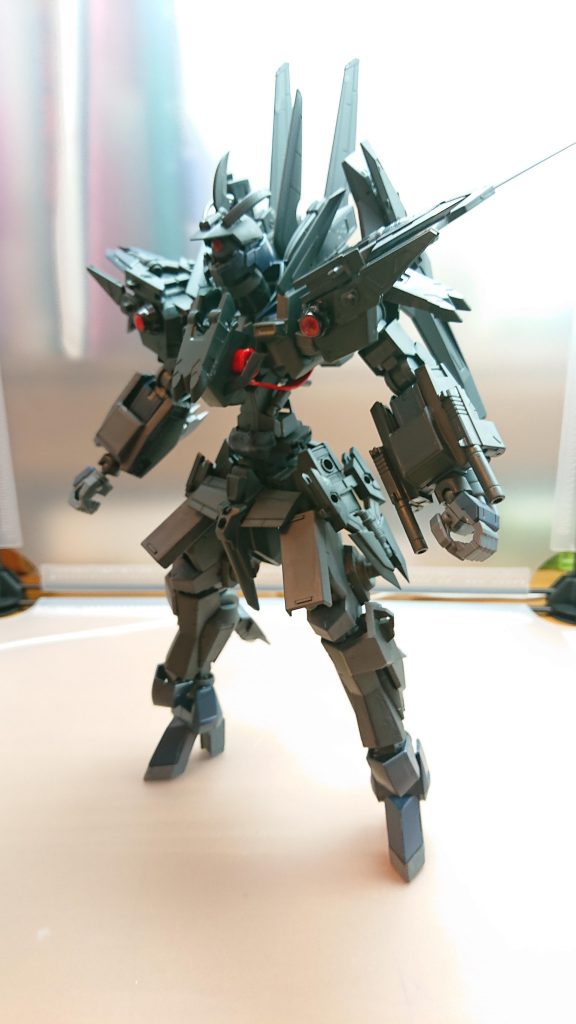 リアクター開放形態ハザードリアクターの質量を最大限に引き出された形態で特徴としてはバックユニットのウイングが展開、頭部のモノアイがはっきりと表しているこの状態になると機体の全ての性能が大幅に強化され、縦横無尽に暴れまわる但し長時間使用するとリアクターの負荷に機体が耐えられなくなり自爆するその為使用時間は最低でも3分間しか保てないさらにこれを時間内に使用した後は機体のエネルギーが激しく消耗してしまう