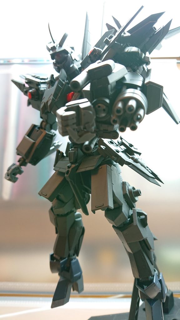 敵機体に近づきガトリングを連射、さらにマグナムを放ち確実に敵機体を破壊する