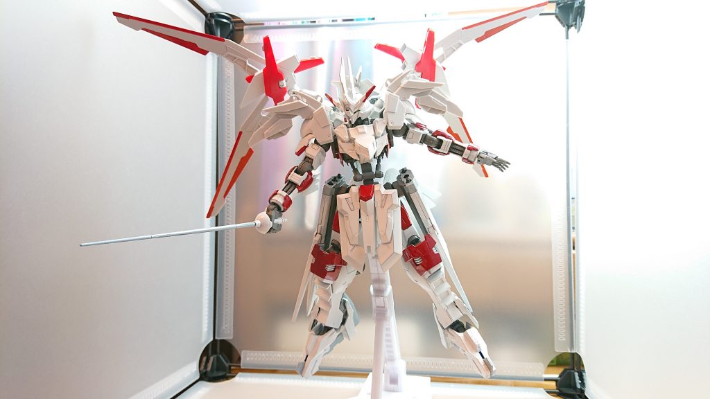 ウィングが大きく展開することで機動力が強化され複数の敵を一掃することができる！