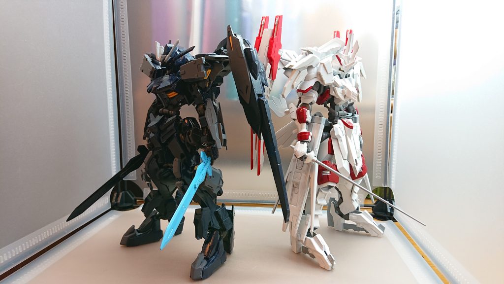 最後に２体揃って！ということでなんとかバエルとヴィダールを使って完成出来ました二人共カッコ良くて好きなキャラだったので再現できて良かったと心から思っています初めてバエルとヴィダールの武器を見て再現出来るのではと思ったのですが中々アイデアが出なかったので形に出来て良かったです！