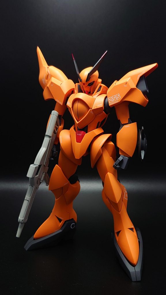 塗装は以下。すべてガイアカラーです。■本体:エヴァオレンジイエロー+蛍光ピンク+ペンキレッドにインテリアカラー少々■関節:メカサフヘヴィ■黒:フロストマットブラック■赤:ローズブライトレッド■ライフル:FS36440ライトガルグレー