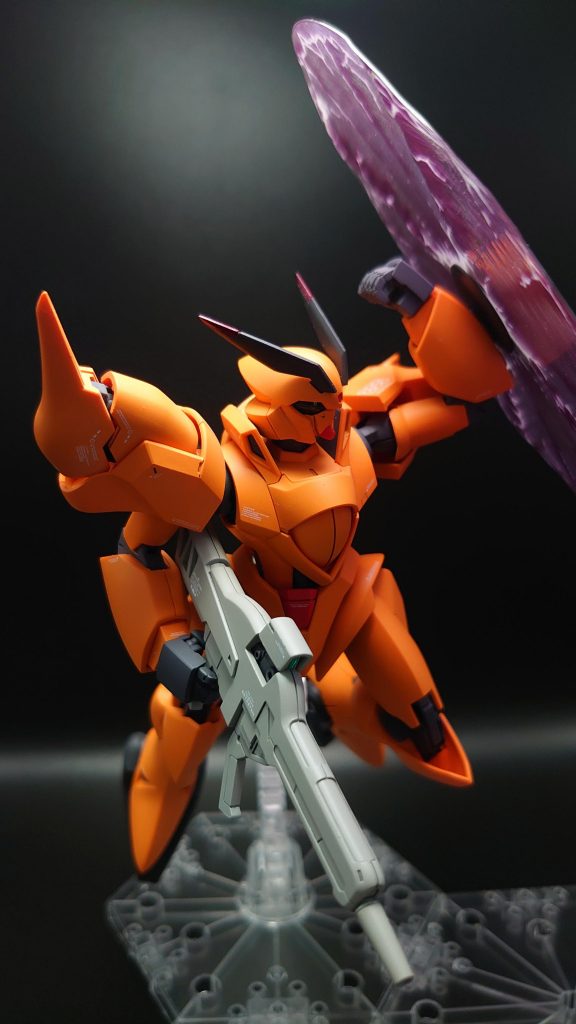 基本艶消しですが、アンテナの先端とカメラ部分のみ艶あり。