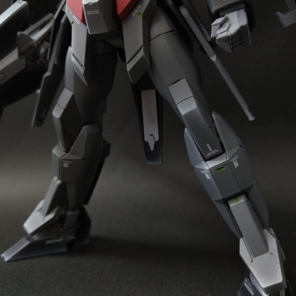 下半身デカールやスジボリ、ライトグリーンの差し色などのディテールアップを各所に施してます。完全に独自の美学ですが、ディテールは集まり重なる事で活きてくると思うのです。