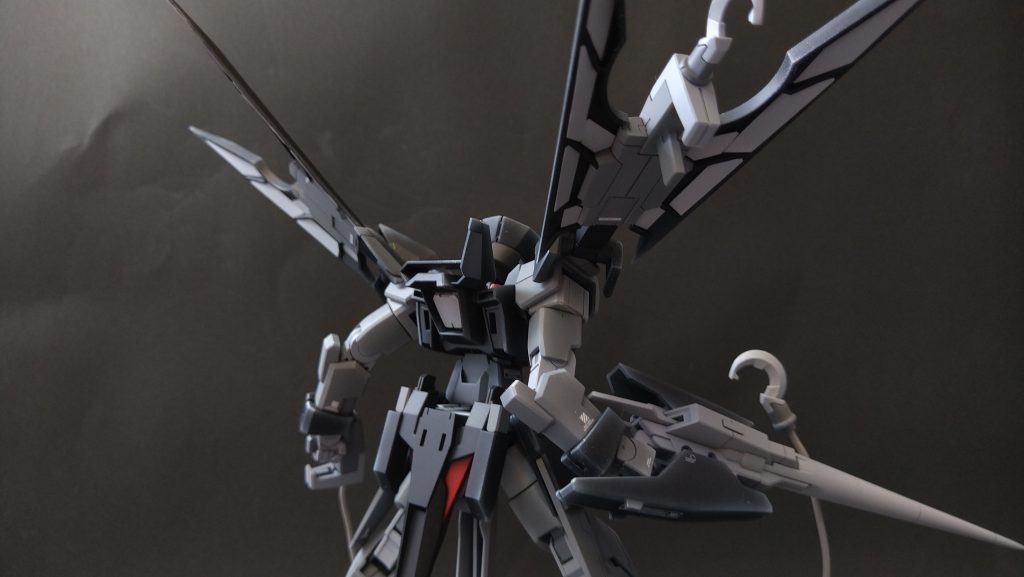 バインダーの内側そもそもあまり見えない所ではありますが、プラスチックの成形上、ヒケやプレス跡が非常に多かったので、表面処理も兼ねて0.2㎜プラ版で隠しました。結果としていい感じまとまったのでラッキーですwww