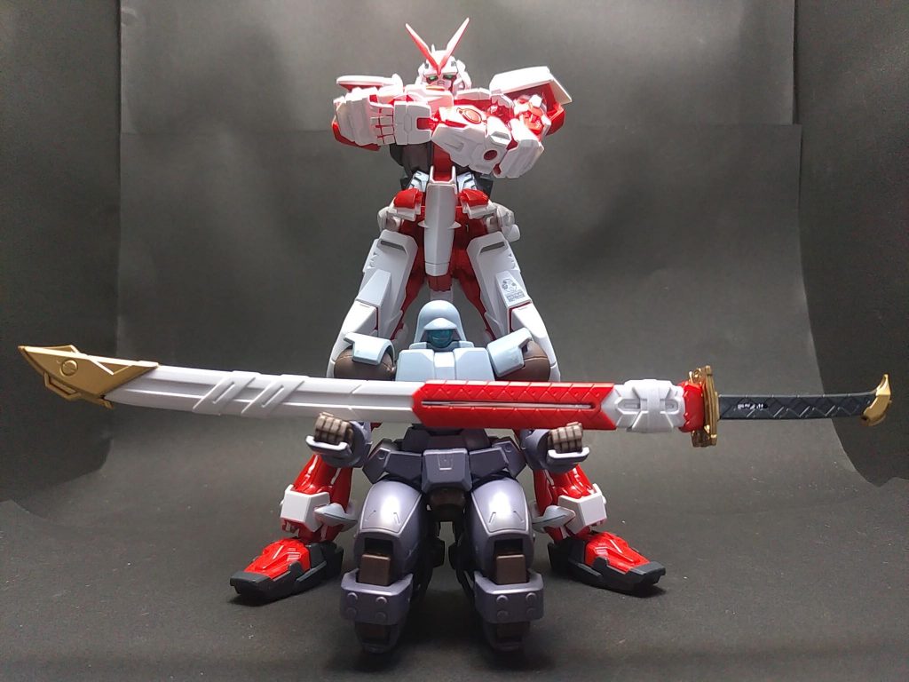 リーオーNPDにガーベラストレートを持ってもらいました。ガーベラストレートの金色のパーツは成形色だと黄色過ぎるので、下地に黒、ガンダムマーカーのガンダムレッドゴールドをエアブラシシステムで塗布。プレミアムトップコート光沢で仕上げました。