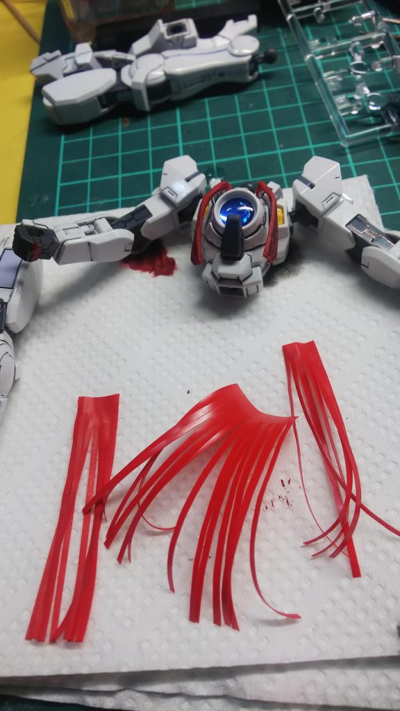 コードパーツの仕様に迷走中 DVDを観る前はクリアパーツを青で作り始めましたが視聴後速攻紫に変更しました 