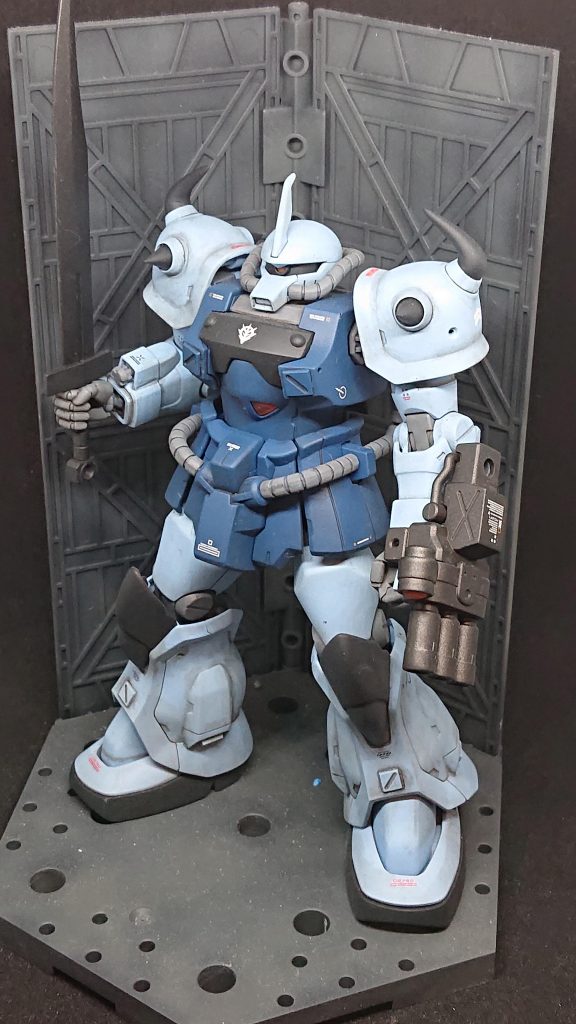 出撃前の格納庫。