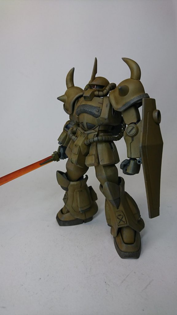 シールド装備。射撃武装無いように見えますが、ヒートロッドを廃してグレネードランチャーを埋め込んでるって設定なので問題なっしんぐ。