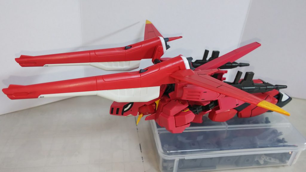 セイバー側のMA形態。前腕の装甲は角度を変えて手が見えない辺りまで伸ばせました。