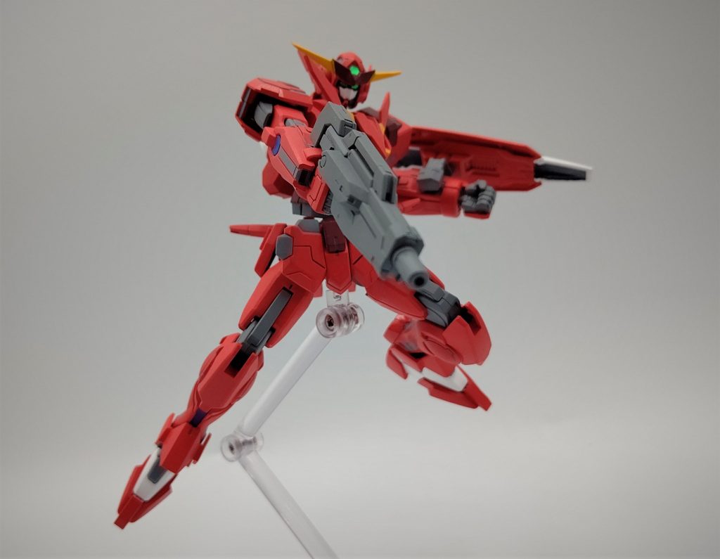 アクションポーズライフルとシールドはそのままアストレアのものを流用しています。シールド用のジョイントの調節に苦労しました。今回は間に合わなかったので作成していませんがタイプFについていた武装はそのまま使用できます。