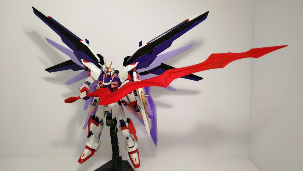 剣の名前は「ミゼラブルフェイト」。武器名等は、このキャラクターの持っている「スペルカード(必殺技)」からとってます!