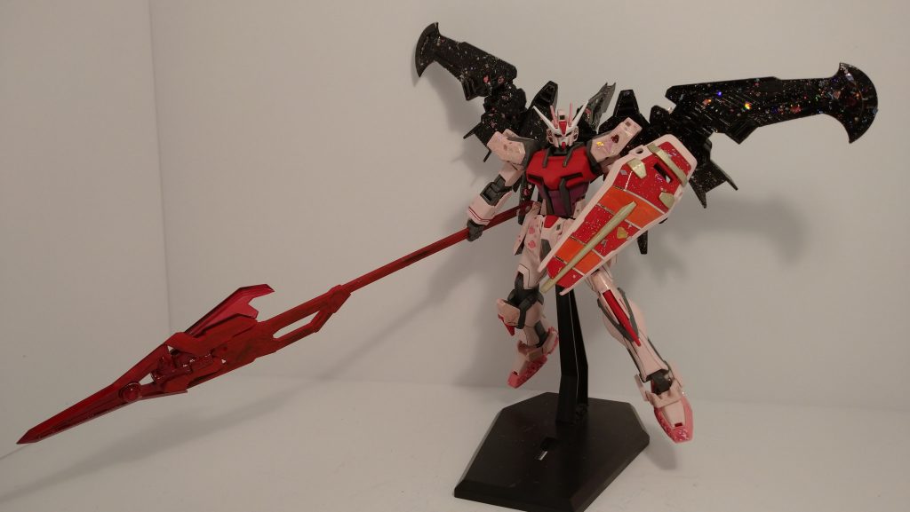 以前作成したスカーレットストライクガンダムVer.1!こちらはスピアを装備!羽が特徴的です!カラーリングはほぼルージュですね。ネイル用のカラーも使用してます。