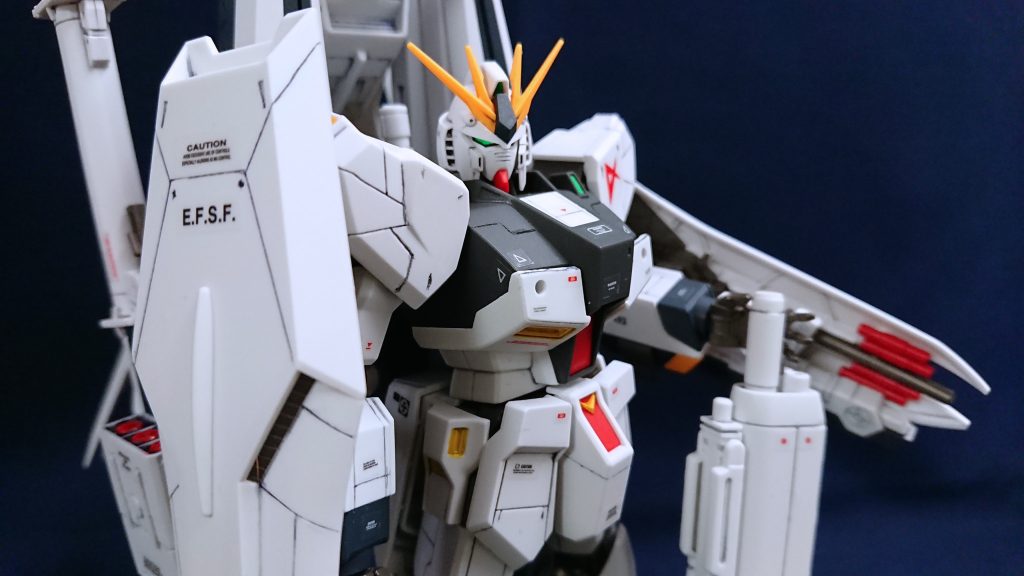 HWSニューガンダムとHi-νの間あたりの設定で、Hi-νのHWSとフルアーマーユニコーンガンダムをかなり意識しての背中のシールドブースターとプロペラントタンク、バズーカを二つ、ミサイルポッドを装備しました。