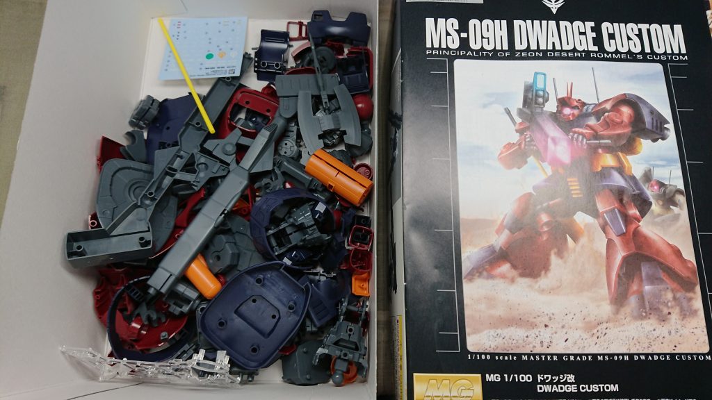 いつも通り先ずはパーツ全切りで。