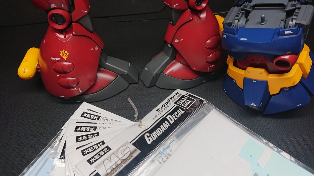 デカールを貼り付け。