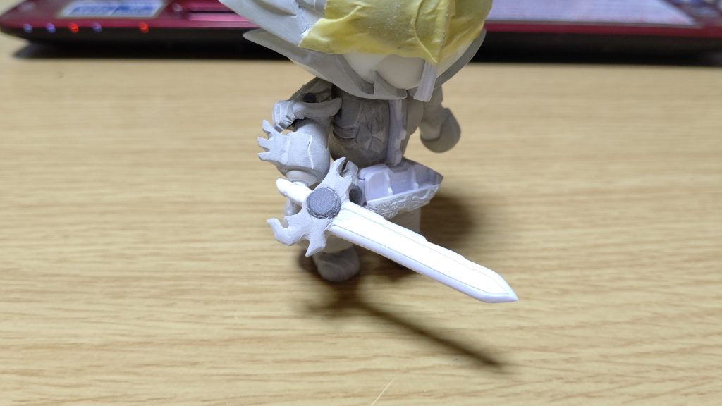 ベルトサイズの剣だと小さ過ぎて持てないので手持ち用の剣を別に作成しました。