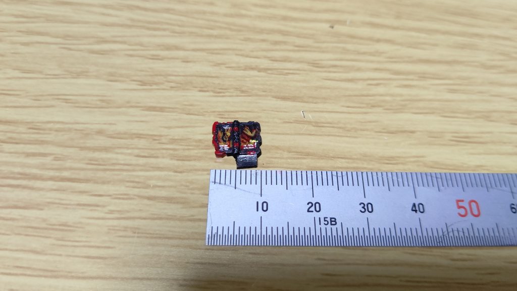 ライドブックのサイズ(笑)幅1cm、高さ7mmくらいです。