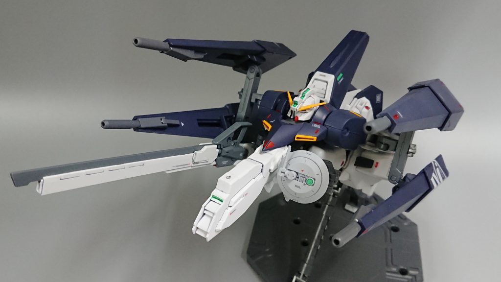 モビルアーマー形態が スターウォーズの Xウイングの様ですがw あと顔がむき出しのままです（収納技術まではありませんでした…(/´△`＼)）バインダーが増えたせいか何となく変形時の厚みが解消されたような印象に。