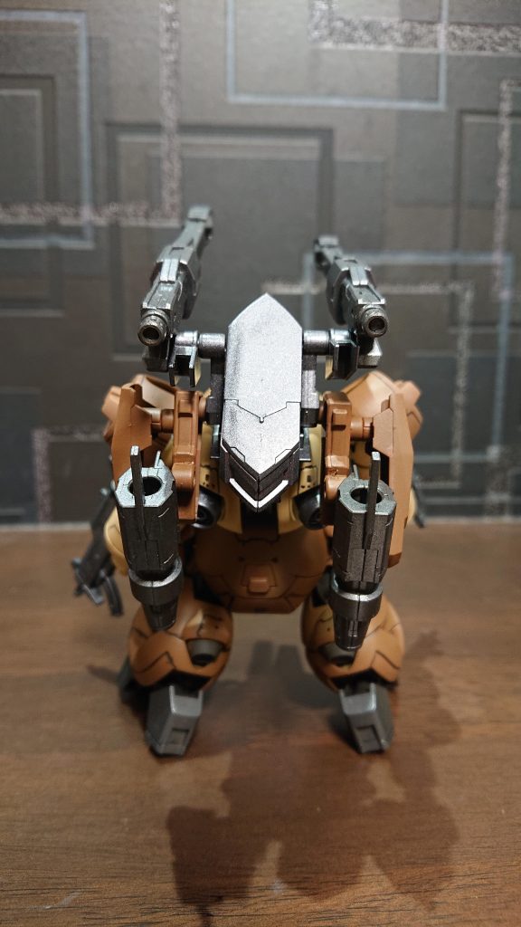 使用したカラーは全てタミヤカラー(缶スプレー)です。ボディ:ライトサンド、レッドブラウンフレーム、武器:ガンメタル仕上げ:MR hobby つや消しトップコート