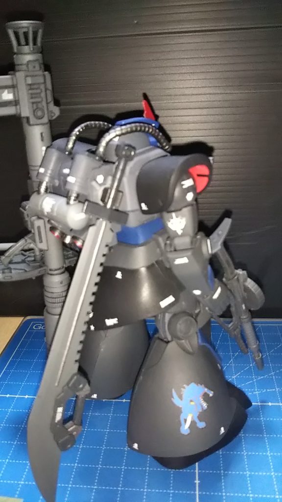 ザクマシンガン、シュツルムファストを放ちながら、敵陣営に飛び込み、大型のヒートサーベルで敵機をなぎ倒す戦法で大暴れ‼️