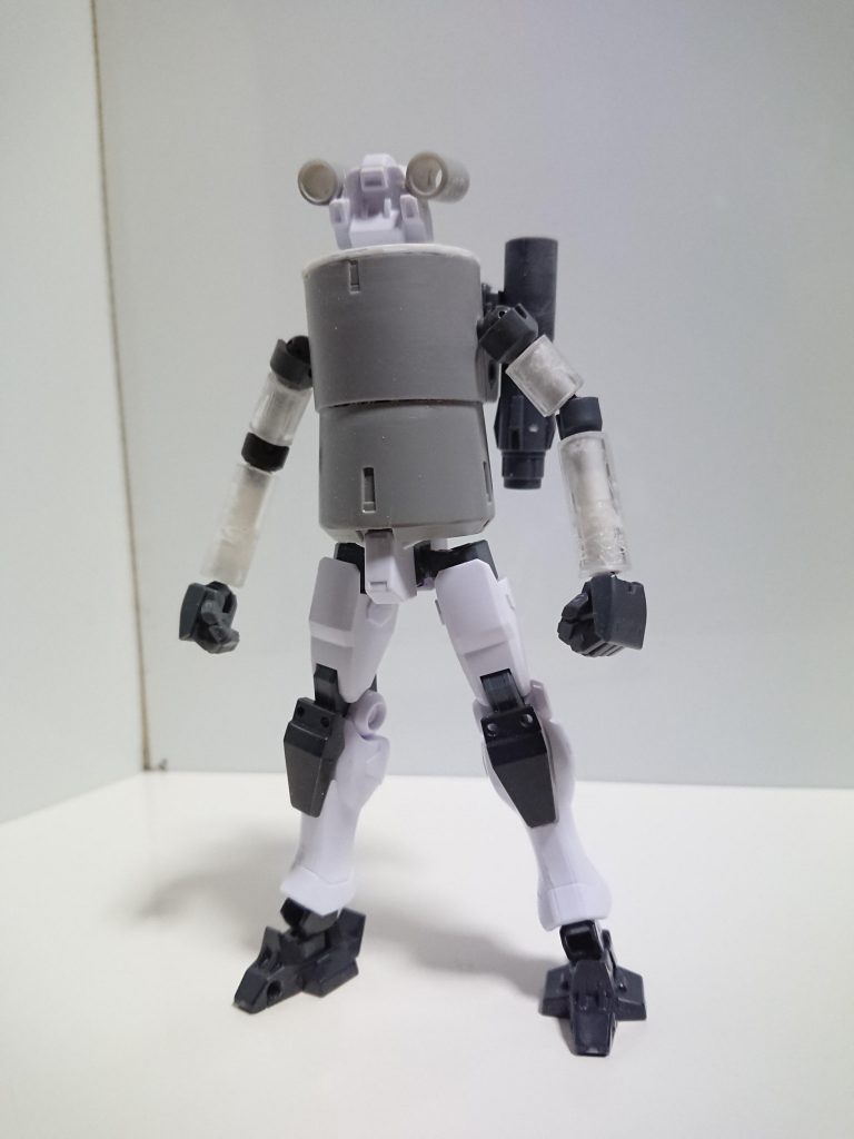 最初期状態こっから各部を縮めたり装飾したりして近い姿にしていきました。目は最初元ネタのように怒った目にできるようにする予定でしたが素材不足が理由で断念しました。