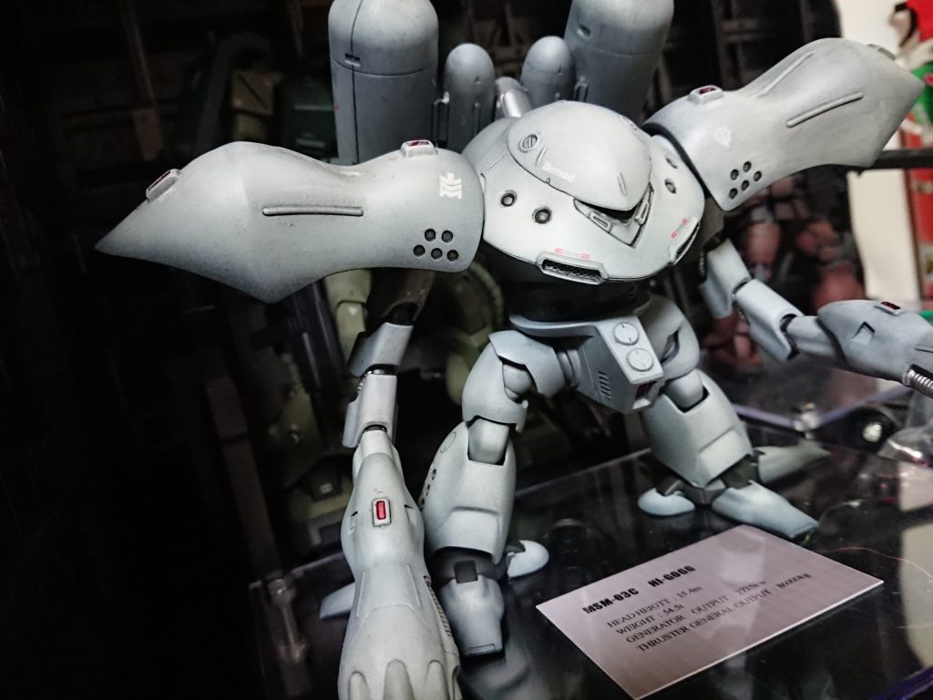 当然墨入れも、仕上げはつや消しクリヤーにスモークグレーと光沢クリヤーを少し混ぜて、しんなり仕上げました。