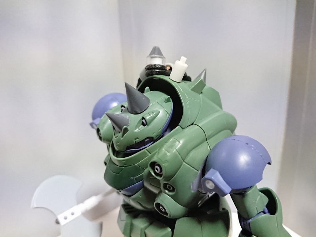 装着はプラ棒で基部を作り根元の輪を通し透明パイプとMSGで作った蓋をして抑えてます。