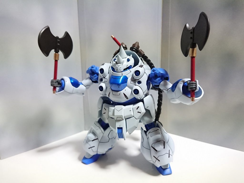 メイン武装 イエティアックスブリザーモンの武器を意識してプラ材で作った斧。斬ったり投げたりして使えます。