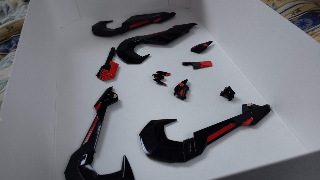 レッドを塗ったらこうなります。結構いい感じ・・・だよね?ゴールドフレーム天でした。とても好きな機体なので塗装、組み上げる、撮影どれも楽しかったです!HGの素のゴールドフレームが手に入ったらまた同じように塗りたいですね!ここまで見てくれてありがとうございました!!