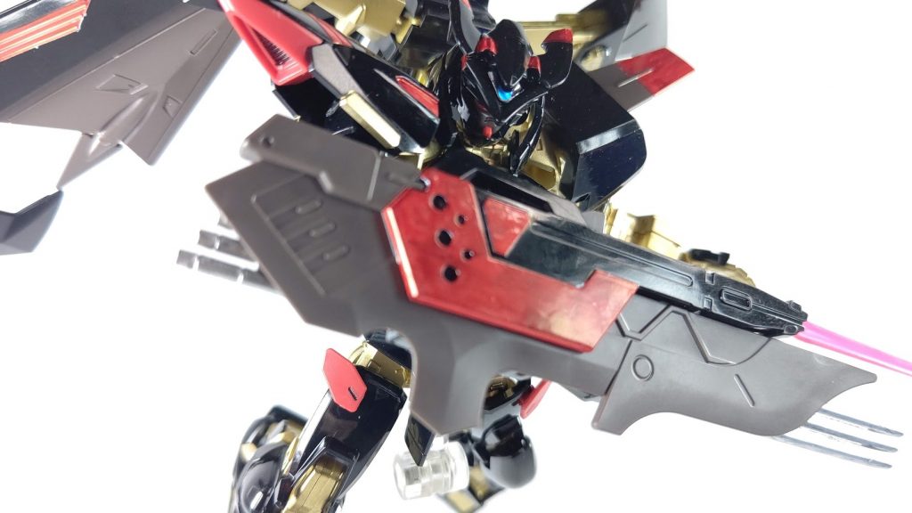 『聞く耳など持たん!!』トリケロス改の赤い部分はどうしてもシールで済ませたくなかった部分の一つ!