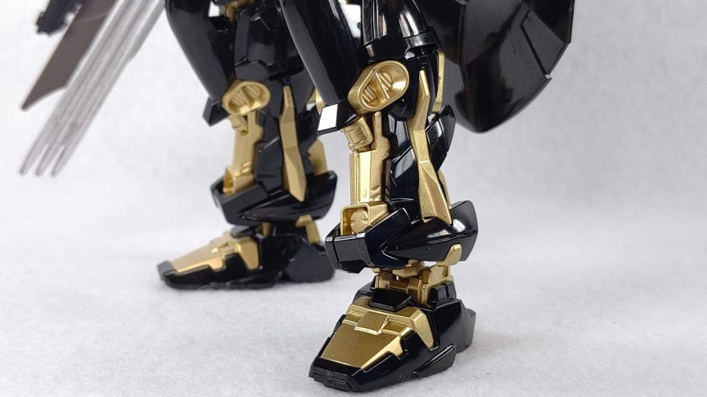 結果的には大成功だったと思います!黒と金色、なんともサハク家に合った高貴な色がたまらん、たまらんな!次の写真からアクションポーズ