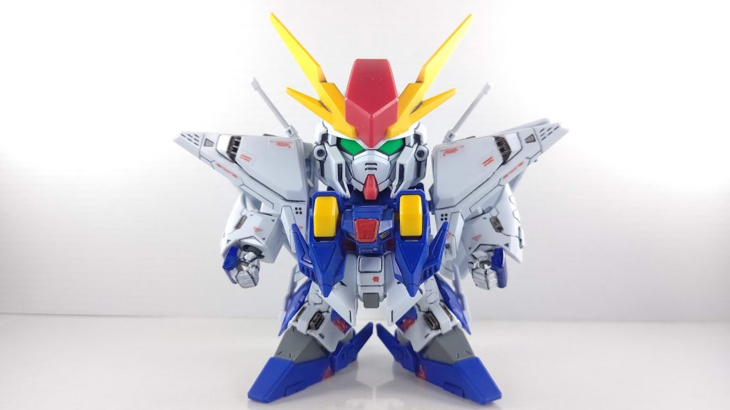 真正面SDガンダムなのに本当に顔のパーツがイケメンですよねスミ入れをすればするほど更にカッコよくなっていきます!