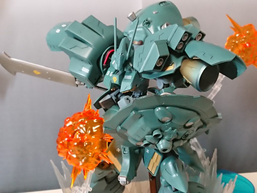 突進(弾幕内)高い機動力と装甲強度にものを言わせて強引に弾幕を突破。得意レンジで戦闘を行うコンパクトとなっている。