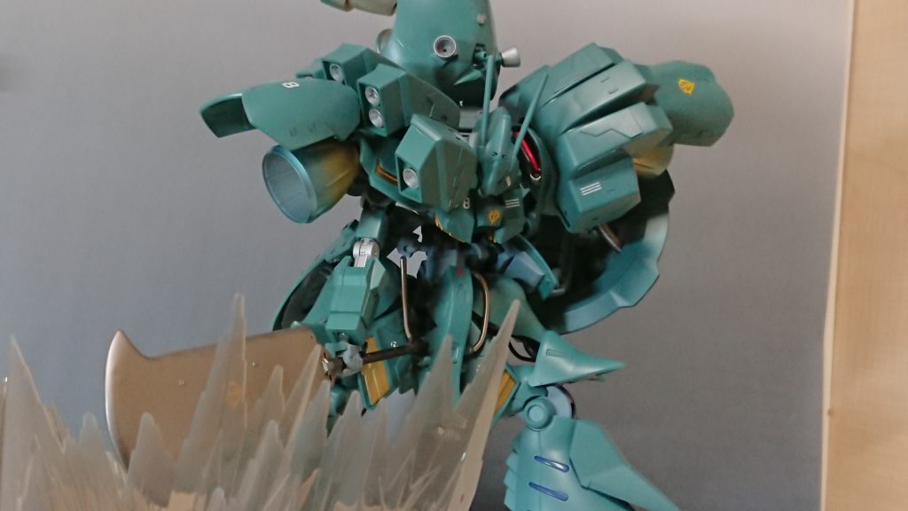 本機体は大剣を用いた近接戦闘を基本とするため、これを取り回すため機体出力のほとんどを駆動とスラスターに回している。