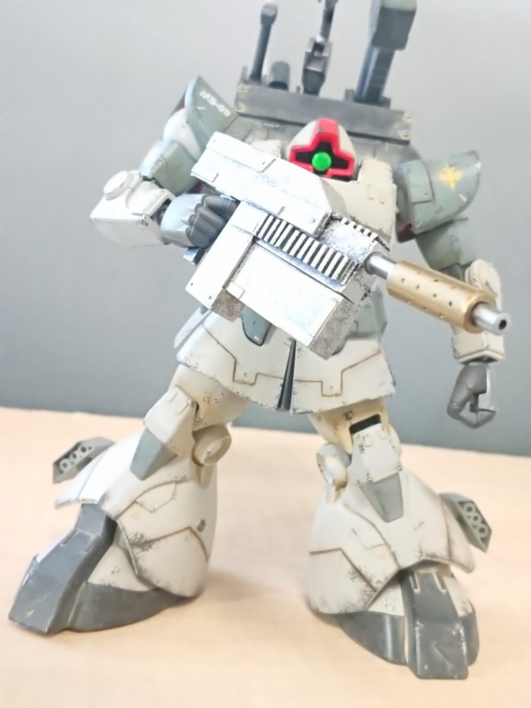 拡張マガジン装備型装填数を倍以上に引き上げる拡張マガジンを装備した状態。